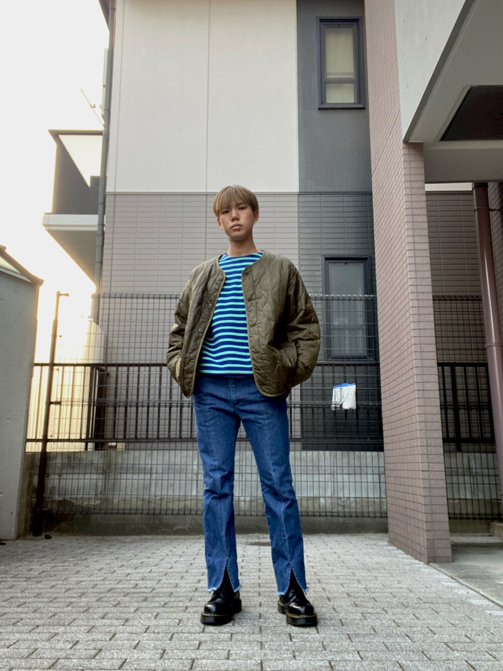「instagramフォローお願いします、おしゃれさんと繋がりたい、洋服好きな人と繋がりたい、フレアパンツコーデ、キルティングジャケット、ボーダーニット、ブーツコーデ、fff、fffで繋がろう、mens fashion、ootdfashion」｜「Dr. MartensのAIRWAIR ドクターマーチン JADON BEX 8 EYE BOOT 15265001 BLACK（ブーツ、ブラック系）」を使った、seiさん（メンズ・175cm）の冬コーディネートの1枚目の写真