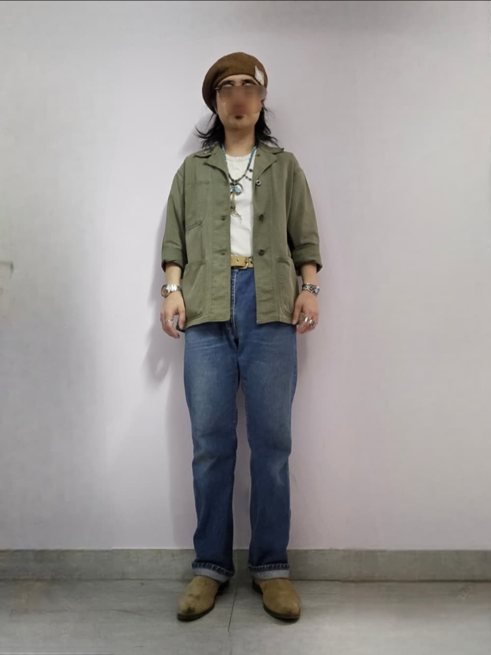 「ベレー帽、ミリタリージャケット、Tシャツ、デニムパンツ、ブーツ、Levi's、USARMY、古着MIX、vintage、メンズファッション」｜「Levi'sの70s 20517 0217（デニムパンツ、ブルー系）」を使った、setaroさん（メンズ・172cm）の春コーディネートの1枚目の写真