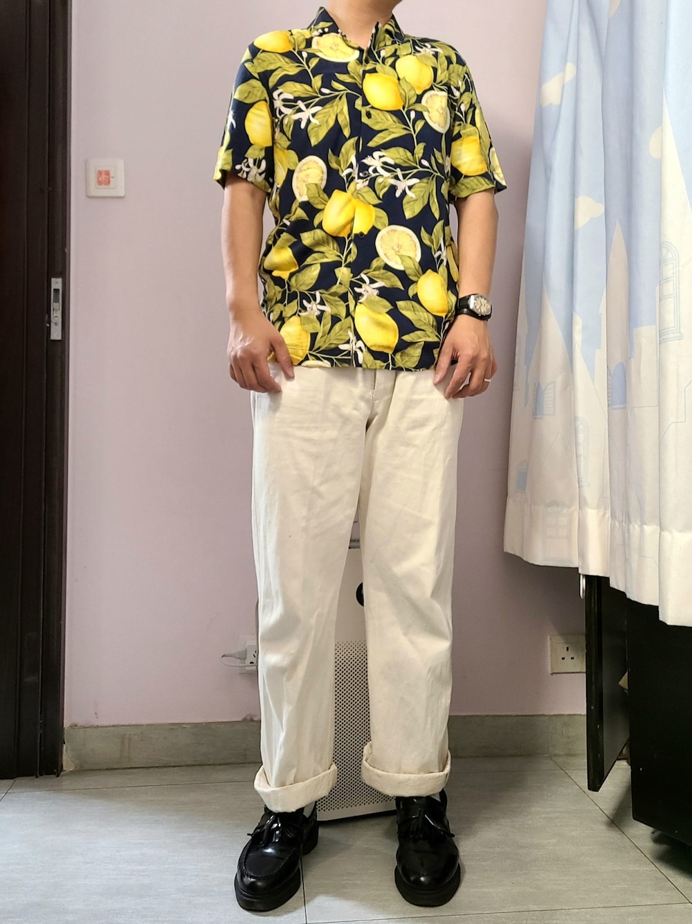「170cm、170cmコーデ、30代、30代コーデ、Dr.Martens、H&M、shirts、loafer、シャツ、ローファー」｜「Annual Ringのアイテム（スラックス、ホワイト系）」を使った、setaroさん（メンズ・172cm）の春コーディネートの1枚目の写真