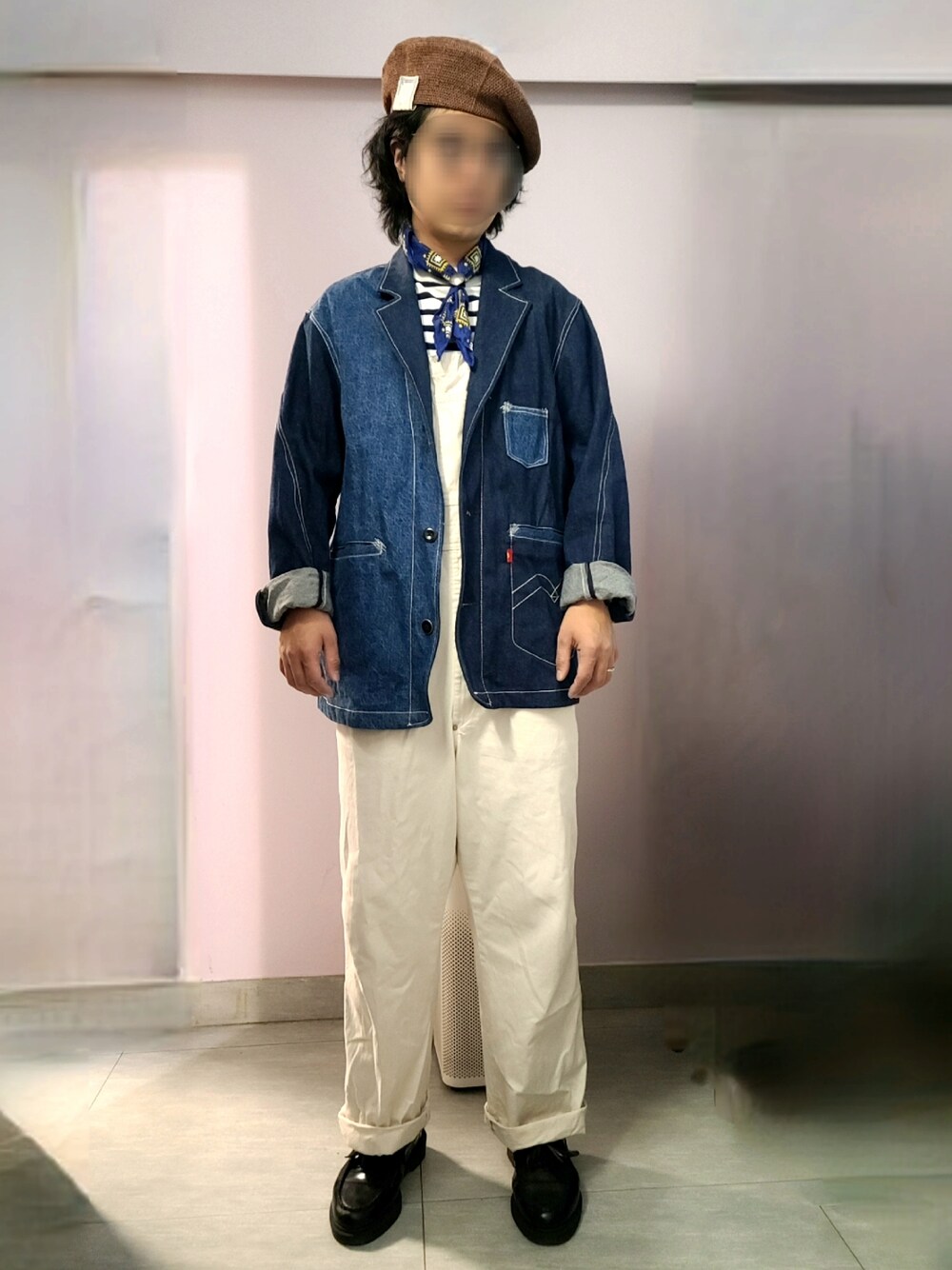 「秋冬コーデ、Levi's、THE H.W. DOG&CO.、ベレー帽、スーツスタイル、ブレザー、オーバーオール、GU、Dr.Martens、ローファー」｜「Dr. Martensのアイテム（ローファー、ブラック系）」を使った、setaroさん（メンズ・172cm）の冬コーディネートの1枚目の写真