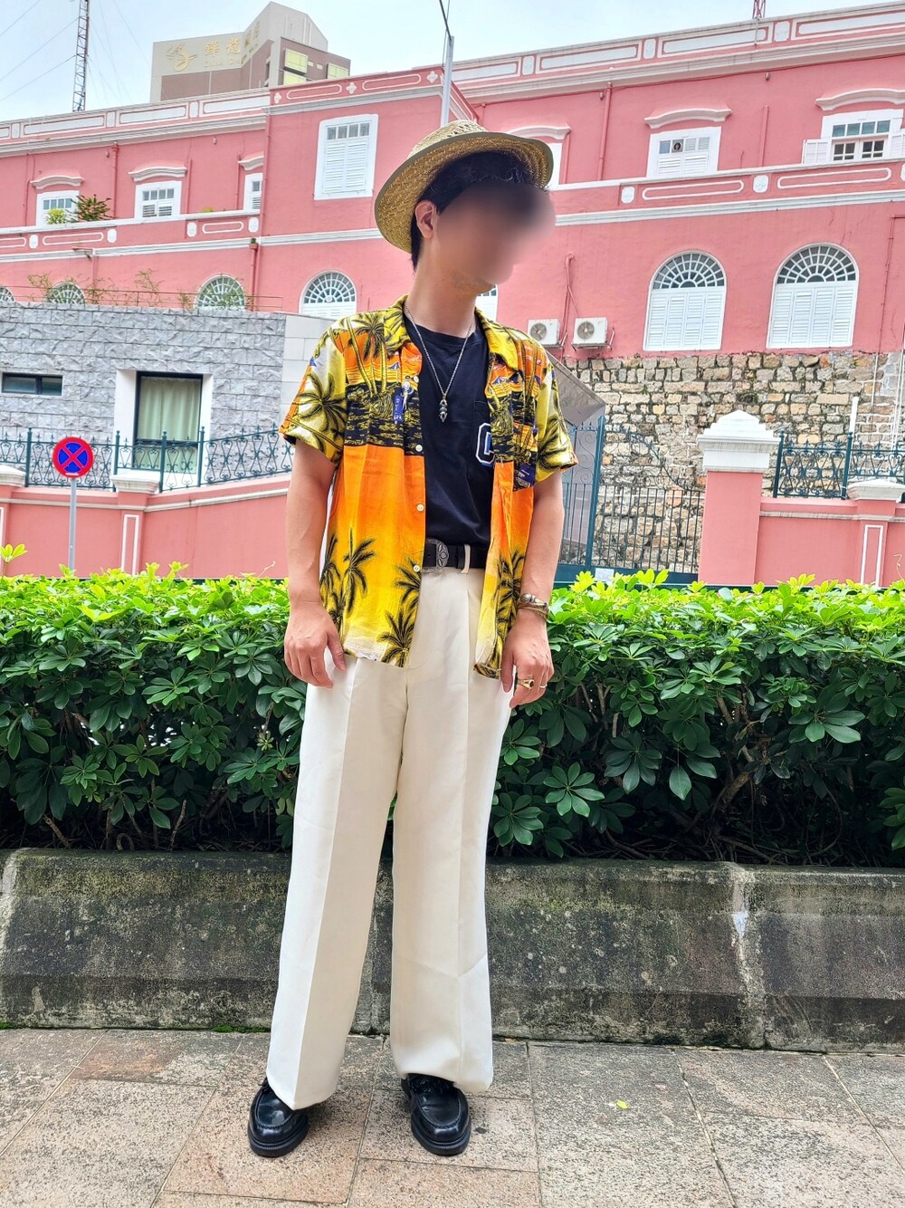 「初夏コーデ、大人コーデ、Tシャツ、vintage、VINTAGE、古着、古着MIX、HARE、パンツ、Dr.Martens、ローファー、革靴、chamula」｜「Dr. Martensのアイテム（ローファー、ブラック系）」を使った、setaroさん（メンズ・172cm）の夏コーディネートの1枚目の写真