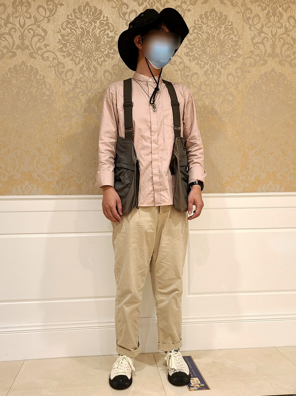 「30代、170cm、pony、IZZUE、GLOBAL WORK、春コーデ、春、vest」｜「GLOBAL WORKのアイテム（チノパンツ、ベージュ系）」を使った、setaroさん（メンズ・172cm）の春コーディネートの1枚目の写真