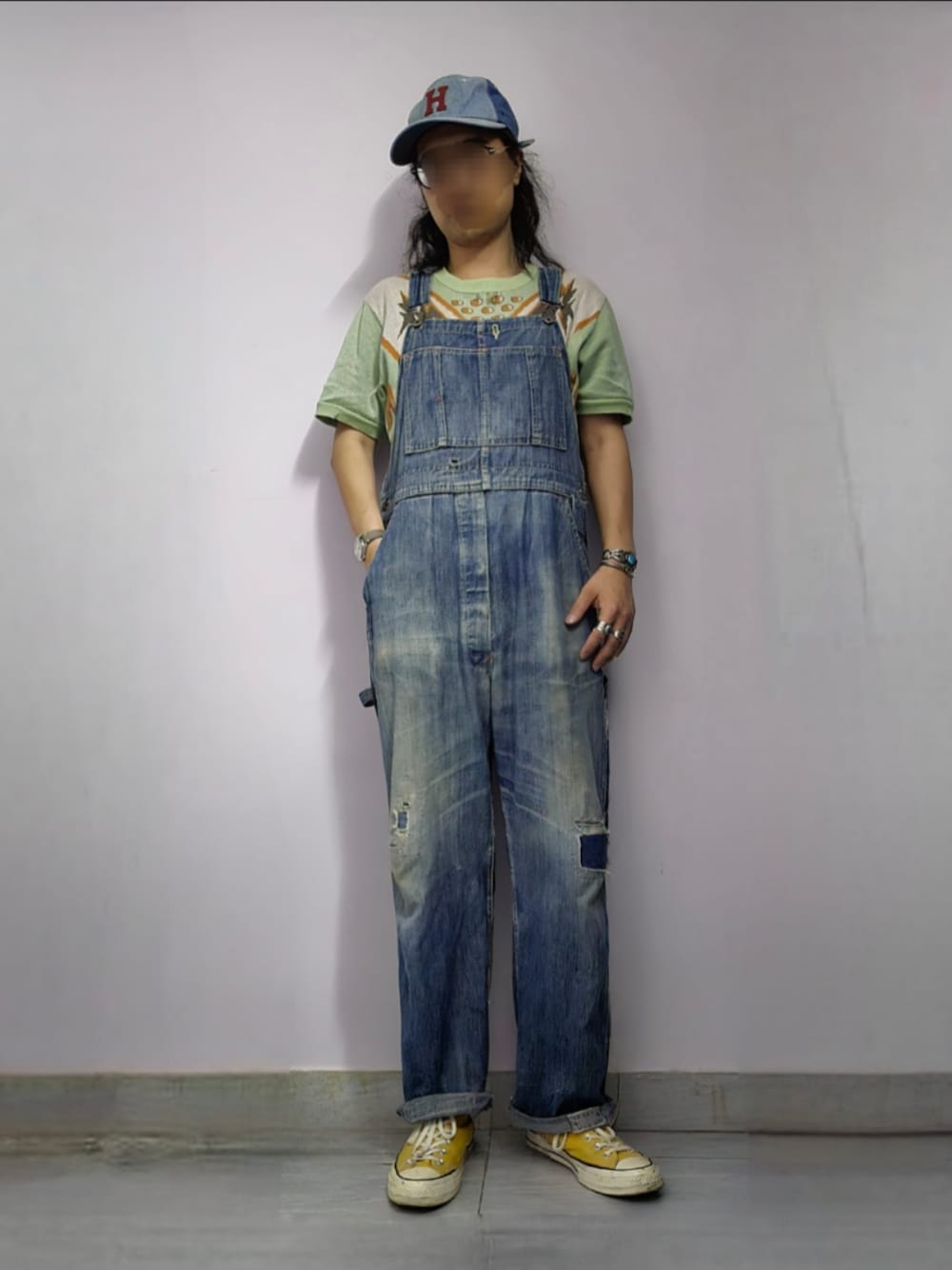 「古着MIX、vintage、古着、メンズファッション、キャップ、オーバーオール、スニーカー、Tシャツ、Levi's、converse、LEVI'S VINTAGE CLOTHING」｜「CONVERSEの1970 chuck taylor hi（スニーカー、イエロー系）」を使った、setaroさん（メンズ・172cm）の春コーディネートの1枚目の写真