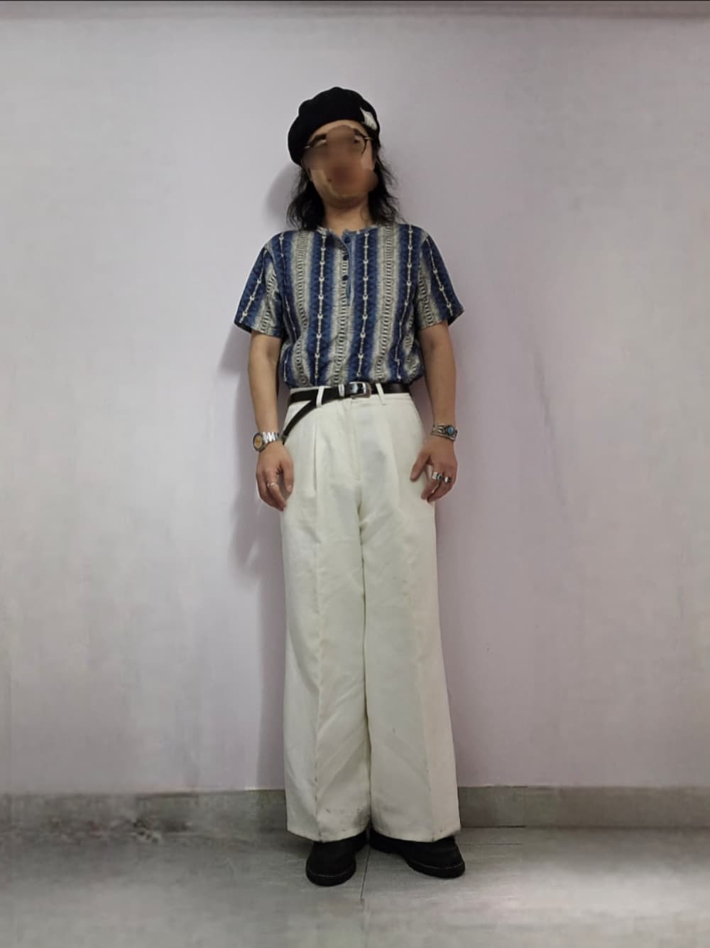 「ベレー帽、シャツ、ワイドパンツ、ローファー、メンズファッション、HARE、休日コーデ」｜「HAREのアイテム（スラックス、ホワイト系）」を使った、setaroさん（メンズ・172cm）の春コーディネートの1枚目の写真