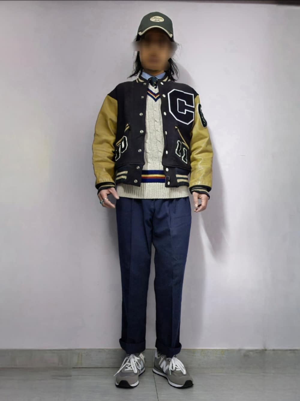 「キャップ、ジャケット、ベスト、シャツ、ミリタリーパンツ、スニーカー、vintage、古着、古着MIX、New Balance、メンズファッション、今日のコーデ」｜「VINTAGEのBritish RAF Dress Uniform NO2 Trousers（チノパンツ、ブルー系）」を使った、setaroさん（メンズ・172cm）の冬コーディネートの1枚目の写真