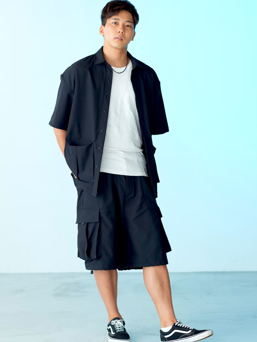 「夏コーデ、セットアップスタイル、黒白コーデ」｜「ZARAのアイテム（パンツ、ブラック系）」を使った、taku07さん（メンズ・178cm）の夏コーディネートの1枚目の写真
