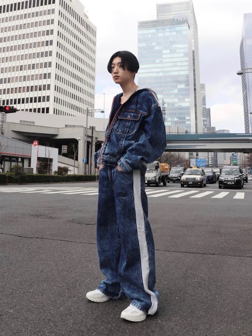 DIESEL GINZAasahiさんのスニーカーを使ったコーディネート