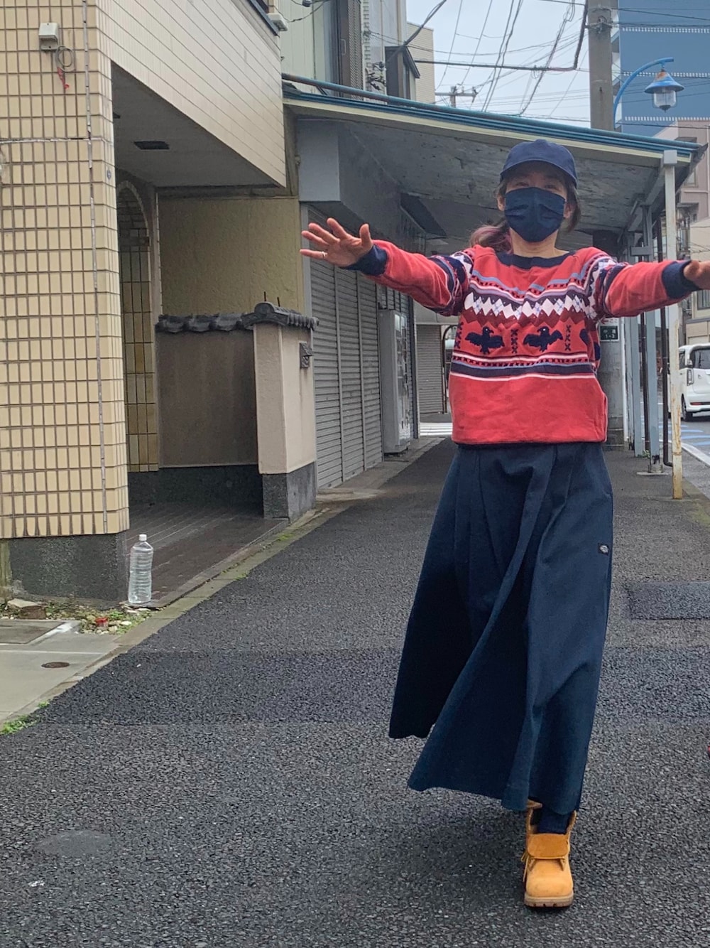 「ごきげんウィーク、休日スタイル、今日のコーデ、ネイティブ柄、アメカジ、カジュアル、ディッキーズ(Dickies)」｜「roughのアイテム（トップス、レッド系）」を使った、OBASanNOʕ•ᴥ•ʔさん（レディース・161cm）の春コーディネートの1枚目の写真