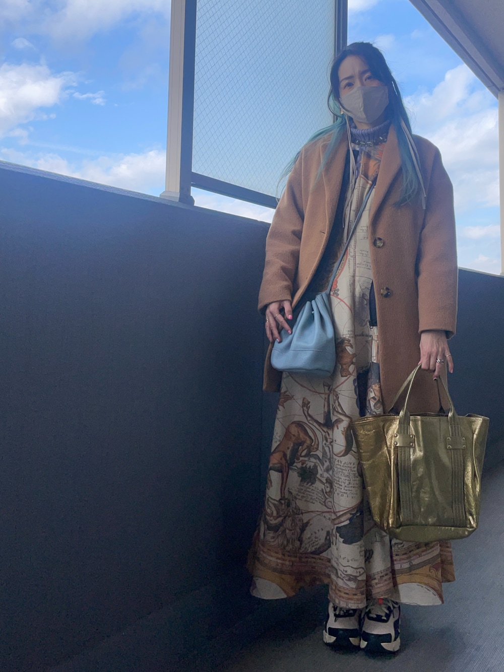 「アラフィフ、ワンピース」｜「NOLLEY’Sのアイテム（トートバッグ、ゴールド系）」を使った、OBASanNOʕ•ᴥ•ʔさん（レディース・161cm）の冬コーディネートの1枚目の写真