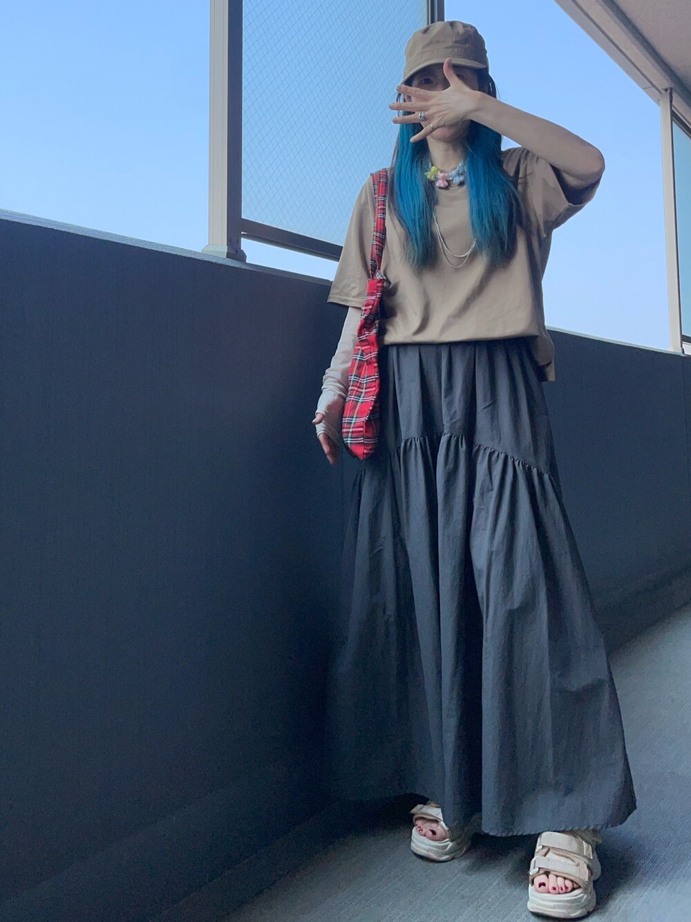 「アラフィフ、夏ルックで気分アップ」｜「GRLの切替ギャザーロングフレアスカート[fo1749]チャコール（スカート、グレー系）」を使った、OBASanNOʕ•ᴥ•ʔさん（レディース・161cm）の夏コーディネートの1枚目の写真