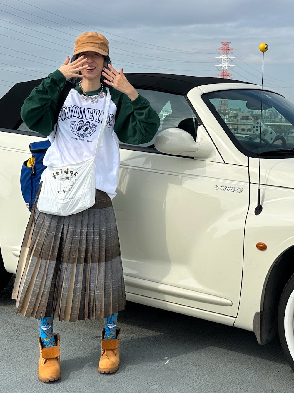 「アラフィフ、ロンT、プリーツスカート、休日スタイル、ティンバーランド」｜「VINTAGEのアイテム（スカート、ベージュ系）」を使った、OBASanNOʕ•ᴥ•ʔさん（レディース・161cm）の秋コーディネートの1枚目の写真