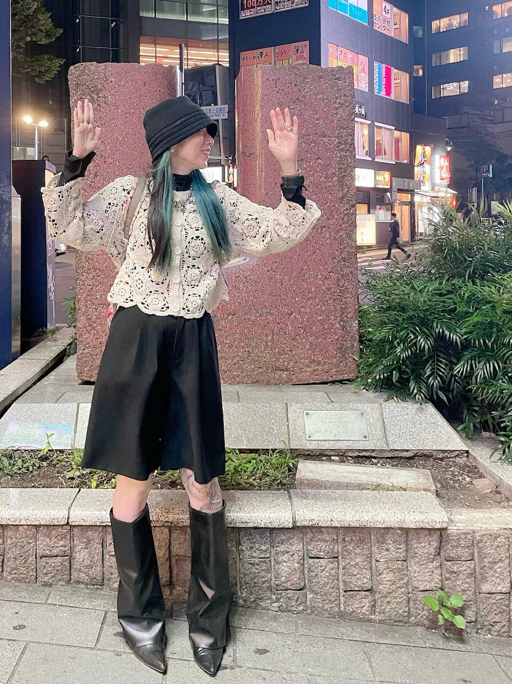 「アラフィフ、ハーフパンツ、レース、ロングブーツ、ワイドシャフトブーツ」｜「GUのアイテム（ハット、ブラック系）」を使った、OBASanNOʕ•ᴥ•ʔさん（レディース・161cm）の秋コーディネートの1枚目の写真