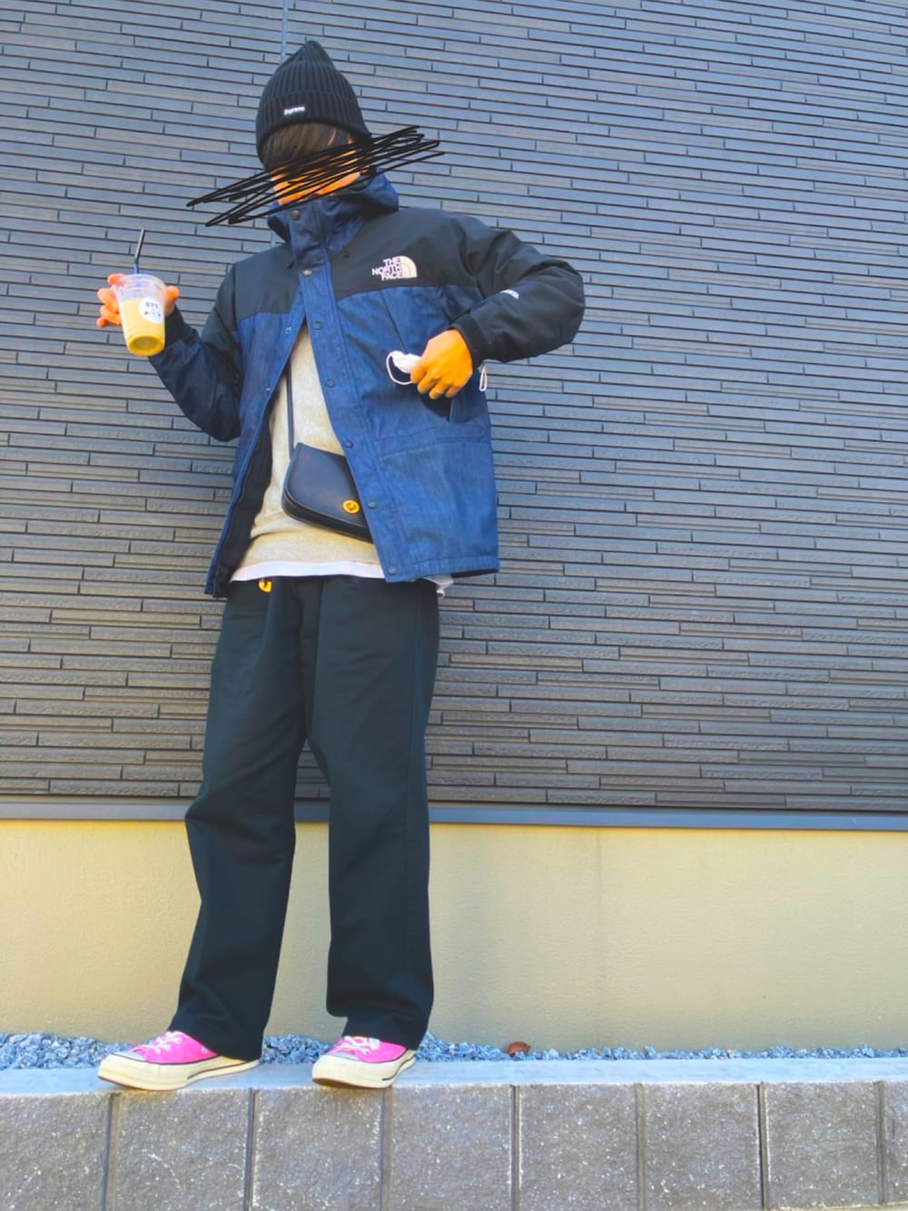 「DOCKERSのアイテム（チノパンツ、ブラック系）」を使った、tsunadehime0929さん（メンズ・172cm）の冬コーディネートの1枚目の写真