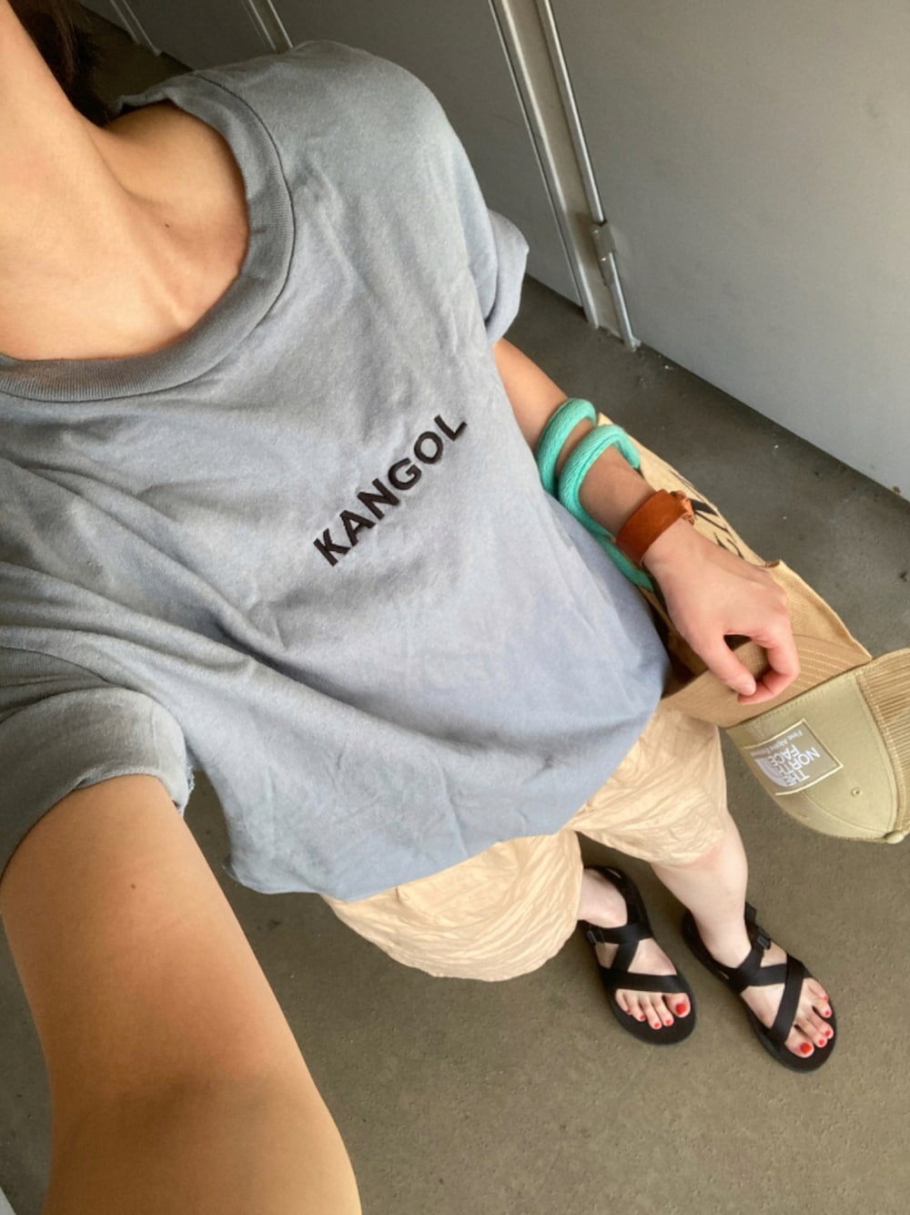「休日スタイル、カジュアル、楽チンコーデ、アウトドアスタイル、メンズアイテム、ブルー、Tシャツ、ハーフパンツ、スポーツサンダル、10年選手」｜「ChacoのChaco / チャコ Z1 CLASSIC / クラシック スポサン / スポーツサンダル（サンダル、ブラック系）」を使った、mokashidamoさん（レディース・169cm）の夏コーディネートの1枚目の写真