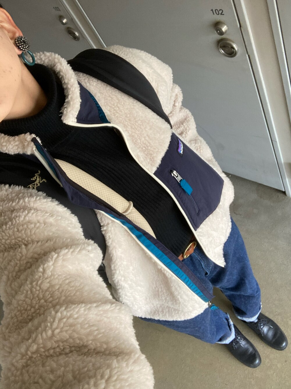 「休日スタイル、着回しコーデ、ラクチンコーデ、シンプル、買い物、定番、レトロX、デニム」｜「KLEMANのKLEMAN DANON（ドレスシューズ、ブラック系）」を使った、mokashidamoさん（レディース・169cm）の秋コーディネートの1枚目の写真