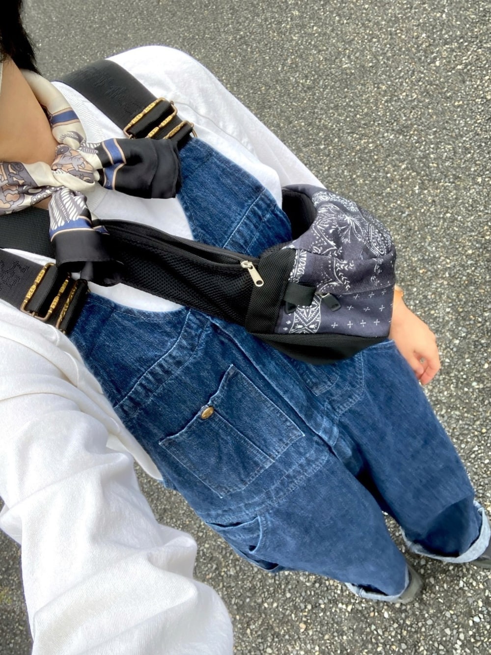「休日スタイル、ピクニック、ゆったりコーデ、着回しコーデ、サロペット、デニム、スカーフ、THE NORTH FACE」｜「Gramicciの【Lee×GRAMICCI（グラミチ）】フロントジップ オーバーオール（サロペット/オーバーオール、ブルー系）」を使った、mokashidamoさん（レディース・169cm）の夏コーディネートの1枚目の写真