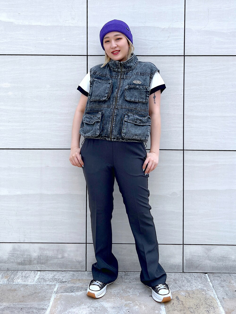 「ごきげんウィーク、休日スタイル、メンズライク、ベスト、リンガーTシャツ、x-girl、エックスガール、ストリート、ootd、おしゃれさんと繋がりたい」｜「X-girlのCOOL MAX KNIT CAP（ニットキャップ/ビーニー、パープル系）」を使った、MIKUさん（レディース・158cm）の春コーディネートの1枚目の写真