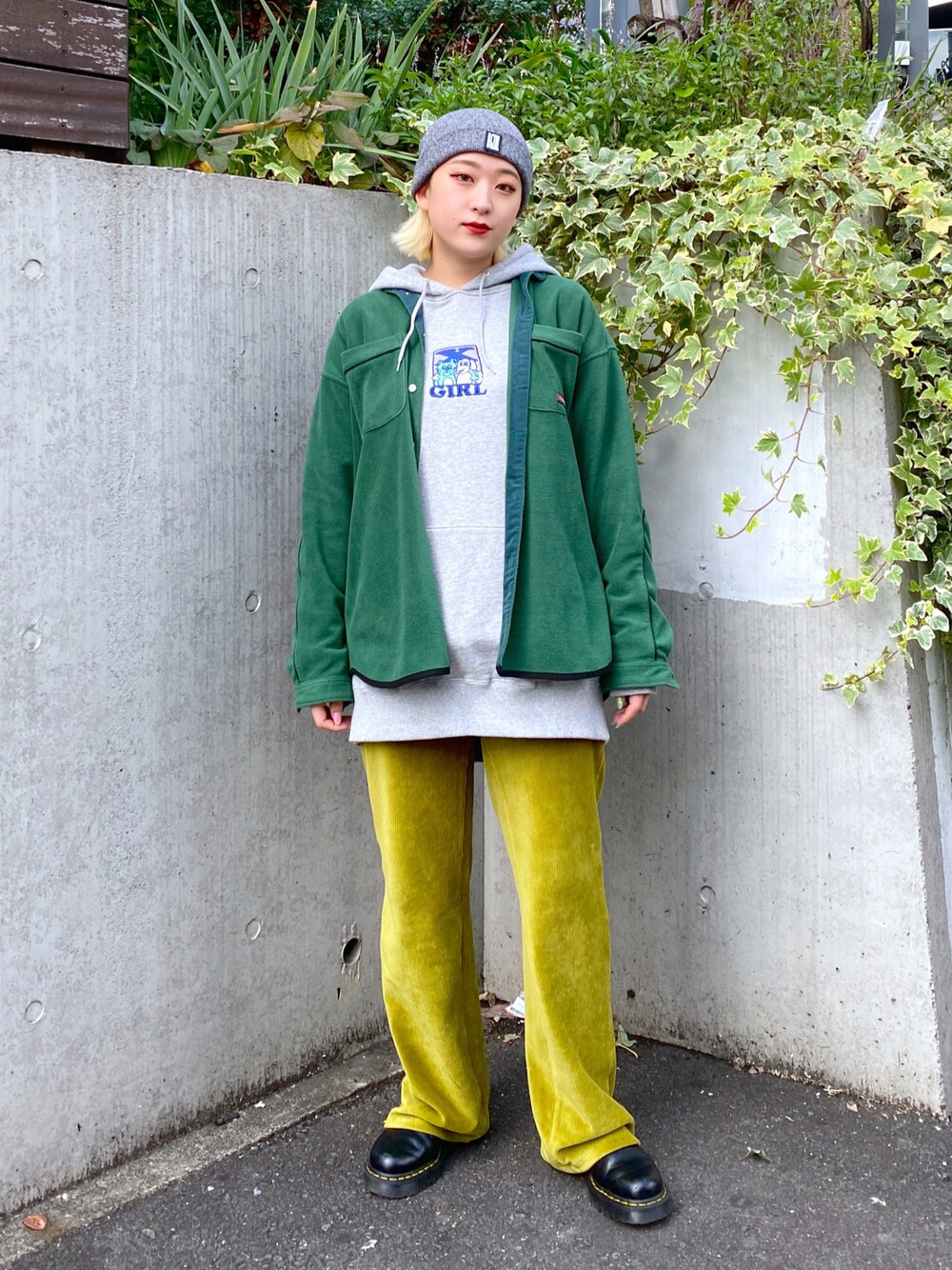 「未来のWEARISTAプロジェクト、休日スタイル、秋のコーデ、冬コーデ、パンツスタイル、コーデュロイパンツ、フリース、グリーン、x-girl、エックスガール、ストリート、おしゃれさんと繋がりたい、オーバーサイズ」｜「X-girlのMELANGE KNIT CAP（ニットキャップ/ビーニー、ホワイト系）」を使った、MIKUさん（レディース・158cm）の秋コーディネートの1枚目の写真