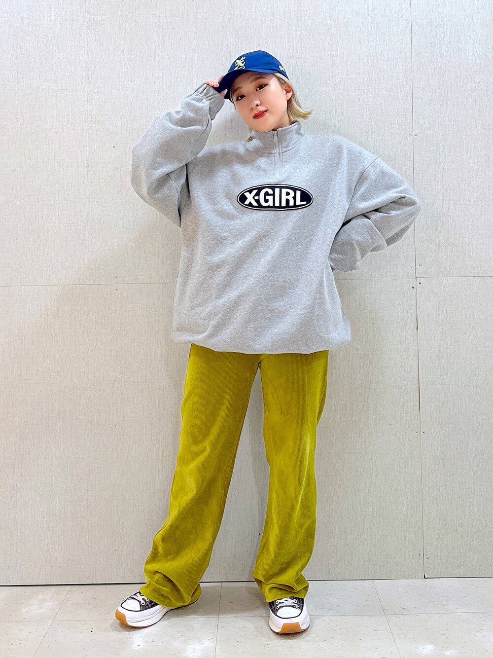 「キャップ、ベースボールキャップ、x-girl、エックスガール、お洒落さんとつながりたい、ストリート、スウェット、イージーパンツ、ootd、今日のコーデ、ラクチンコーデ、ハーフジップ」｜「X-girlのBASIC OVAL LOGO HALF ZIP SWEAT DRESS（ワンピース、グレー系）」を使った、MIKUさん（レディース・158cm）の冬コーディネートの1枚目の写真