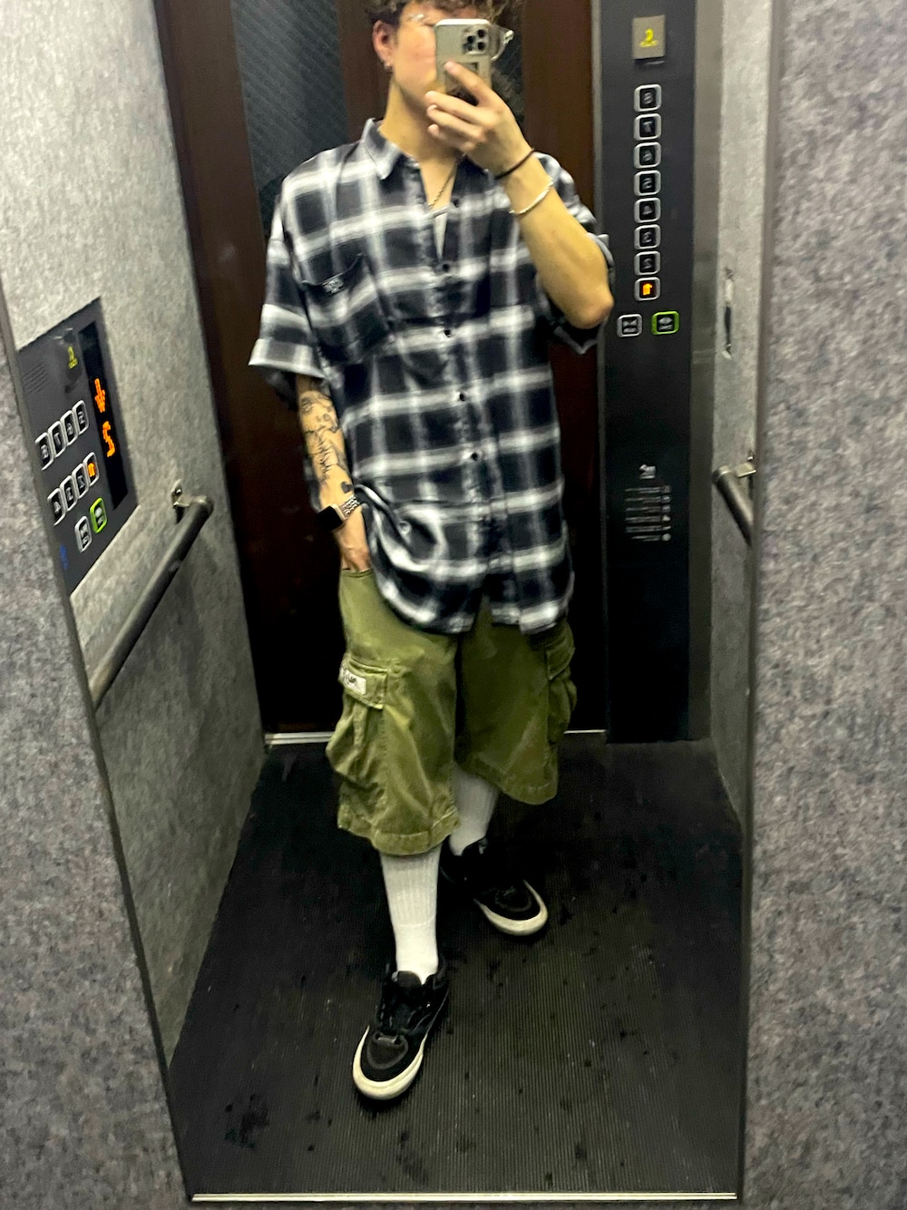 「夏ルックで気分アップ、半袖シャツ、ハーフパンツ、アクセサリー、メガネ男子、おしゃれさんと繋がりたい」｜「ZOZOTOWNのアイテム（その他アウター、ブラック系）」を使った、こうきさん（メンズ・170cm）の夏コーディネートの1枚目の写真
