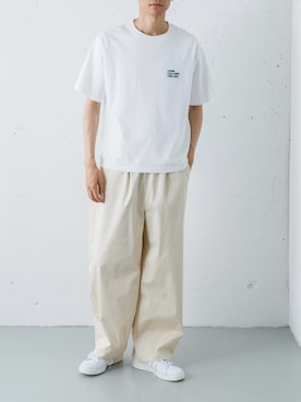 「URBAN RESEARCH Sonny Label（アーバンリサーチサニーレーベル）のタイプライターイージーワイドパンツ（その他パンツ、ホワイト系）」を使った、カワバタさん（メンズ・185cm）の夏コーディネート