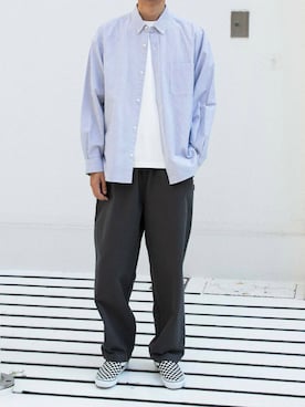 「アイテム（チノパンツ、グレー系）」を使った、カワバタさん（メンズ・185cm）の夏コーディネート