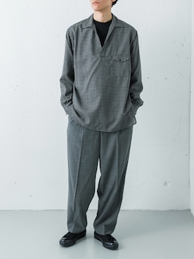 「URBAN RESEARCH（アーバンリサーチ）のATON　WOOL GAUZE EASY PANTS（その他パンツ、グレー系）」を使った、カワバタさん（メンズ・185cm）の春コーディネート