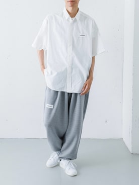 「URBAN RESEARCH（アーバンリサーチ）のdDdDdDd　WIDE TAPERED SWEAT PANTS（スウェットパンツ、グレー系）」を使った、カワバタさん（メンズ・185cm）の夏コーディネート