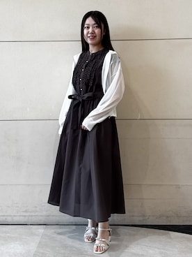 「couture brooch（クチュールブローチ）の【洗える】LEVITAジップアップフーディー（カーディガン/ボレロ、ホワイト系）」を使った、ふみさん（レディース）の春コーディネート