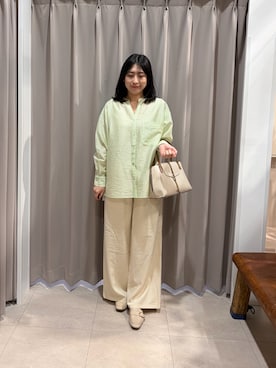 「ITEMS URBANRESEARCH（アイテムズ アーバンリサーチ）のドットボタンシアーシャツ（シャツ/ブラウス、グリーン系）」を使った、yuuさん（レディース・164cm）の春コーディネート