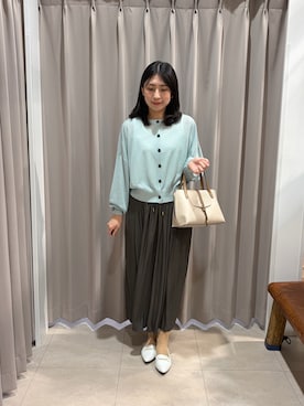 「ITEMS URBANRESEARCH（アイテムズ アーバンリサーチ）のエアリークルーネックカーディガン（カーディガン/ボレロ、グリーン系）」を使った、yuuさん（レディース・164cm）の春コーディネート