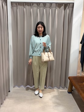 「ITEMS URBANRESEARCH（アイテムズ アーバンリサーチ）のエアリークルーネックカーディガン（カーディガン/ボレロ、グリーン系）」を使った、yuuさん（レディース・164cm）の春コーディネート
