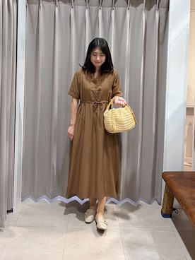 「ITEMS URBANRESEARCH（アイテムズ アーバンリサーチ）のウエストマーク半袖ワンピース（ワンピース、ブラウン系）」を使った、yuuさん（レディース・164cm）の春コーディネート
