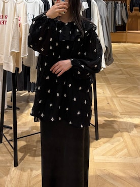 「LOWRYS FARM（ローリーズファーム）のストレッチサテンスカート　 290120（スカート、ブラック系）」を使った、oharu14さん（レディース）の春コーディネート