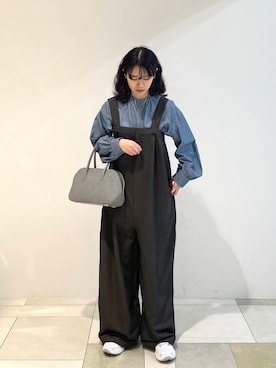 「アイテム（サロペット/オーバーオール、グレー系）」を使った、むーさん（レディース・156cm）の秋コーディネート