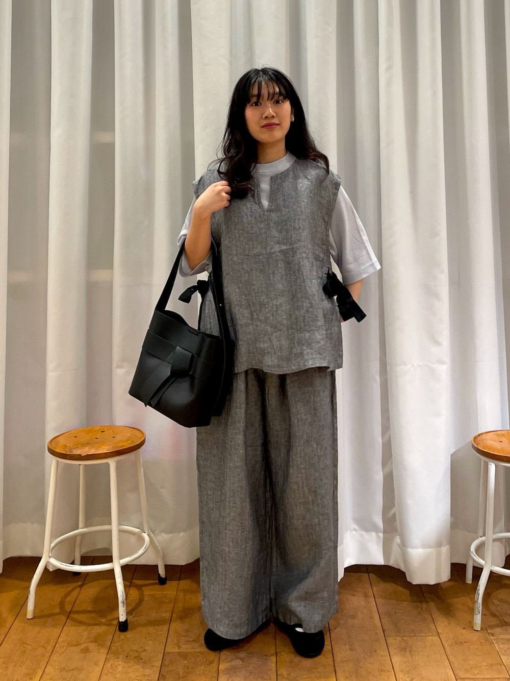 URBAN RESEARCH DOORSのベストを使った「セットアップ」のレディース