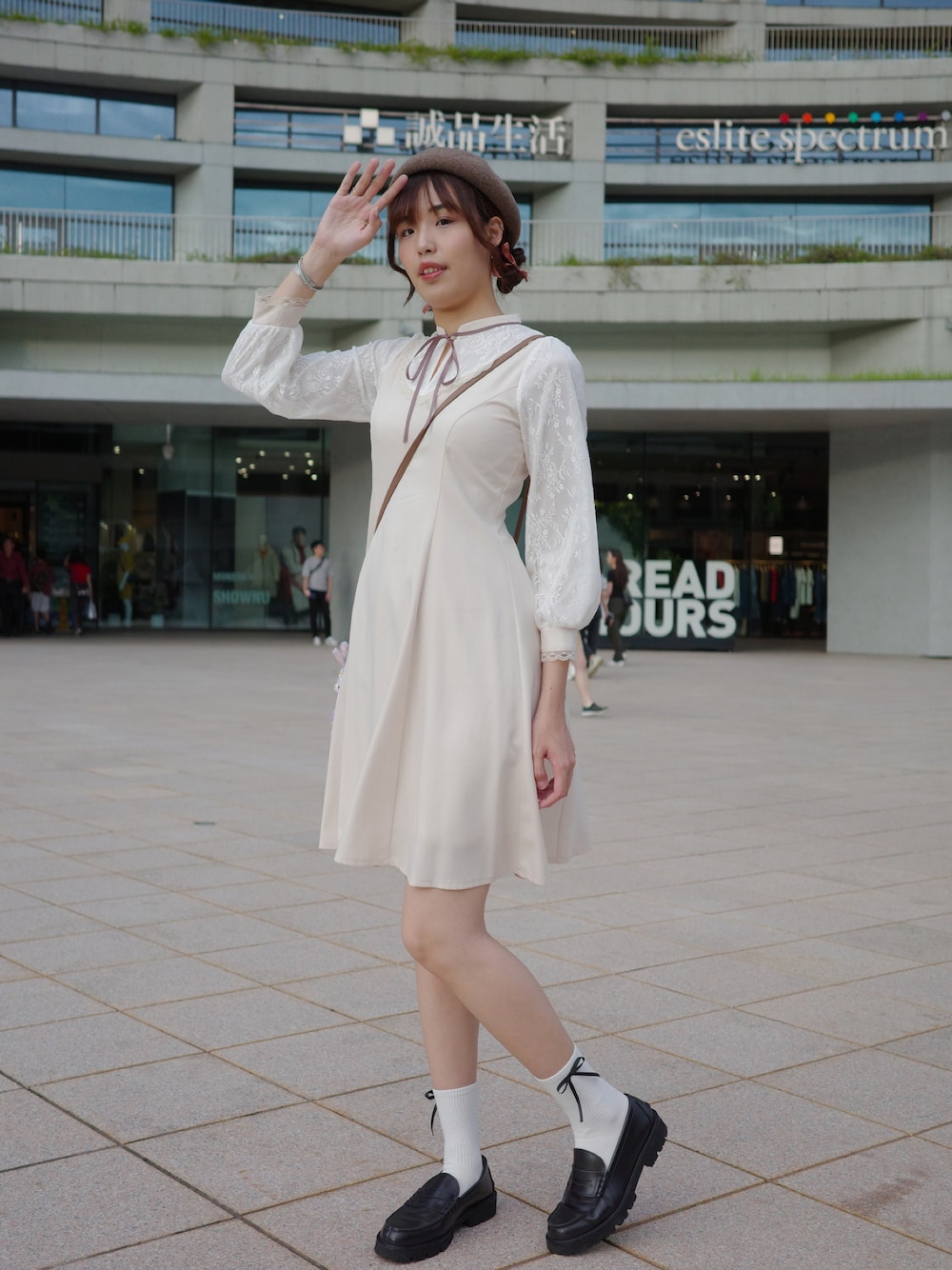 「秋コーデ、秋色、大人ガーリー、休日スタイル、ガーリーコーデ、高身長女子、帽子」｜「axes femme POETIQUEのアイテム（ワンピース、イエロー系）」を使った、joy19960610さん（レディース・183cm）の秋コーディネートの1枚目の写真