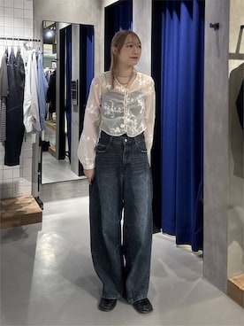 「PAGEBOY（ページボーイ）のカーブラインコクーンデニム【セットアップ対応】（デニムパンツ、ブルー系）」を使った、まなさん（レディース）の秋コーディネート