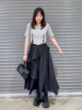 「PAGEBOY（ページボーイ）のハイショクステッチフリルスカート【ウエストゴム/ストレスフリー】（スカート、ブラック系）」を使った、まなさん（レディース）の夏コーディネート