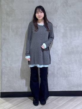 「PAGEBOY（ページボーイ）のスリムレッグフレアデニム【4color/4size】（デニムパンツ、ブラック系）」を使った、まなさん（レディース）の春コーディネート