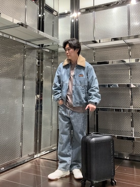 「アイテム（スーツケース/キャリーバッグ）」を使った、Tomoさん（メンズ・172cm）の秋コーディネート