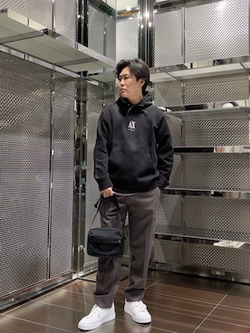 「ARMANI EXCHANGE（アルマーニエクスチェンジ）の【A|X アルマーニ エクスチェンジ】AXロゴ 半袖クルーネックTシャツ/REGULAR（Tシャツ/カットソー）」を使った、ABEさん（メンズ・172cm）の冬コーディネート