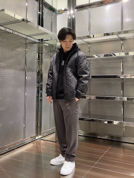 「ARMANI EXCHANGE（アルマーニエクスチェンジ）の【A|X アルマーニ エクスチェンジ】AXロゴ 半袖クルーネックTシャツ/REGULAR（Tシャツ/カットソー）」を使った、ABEさん（メンズ・172cm）の冬コーディネート