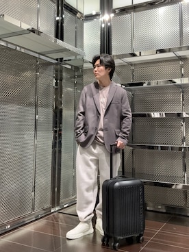 「アイテム（スーツケース/キャリーバッグ）」を使った、Tomoさん（メンズ・172cm）の秋コーディネート