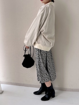 「アイテム（ミリタリージャケット、ホワイト系）」を使った、ERIKA さん（レディース・157cm）の冬コーディネート