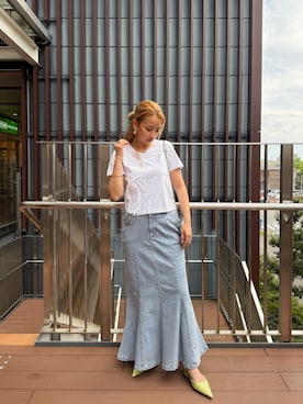 「nissen（ニッセン）の【maryさんコラボ】裾チェーンVネックロゴTシャツ＜大きいサイズ有＞（Tシャツ/カットソー、ホワイト系）」を使った、Ellie(ｴﾘ-)さん（レディース・157cm）の春コーディネート