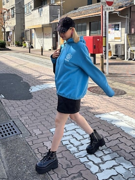 「GEVS.（ジェイヴィス）の綿100％裏起毛ピグメント染フーディ＜大きいサイズ有＞GEVS.（パーカー、ブルー系）」を使った、ERIKA さん（レディース・157cm）の秋コーディネート