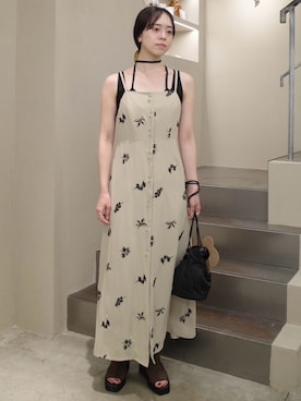 「sahara（サハラ）の【PRE ORDER】Flower Embroidery Dress（ワンピース、ベージュ系）」を使った、MARTEさん（レディース・160cm）の夏コーディネート