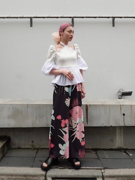 「フラワープリント」｜「アイテム（その他トップス）」を使った、MARTEさん（レディース・163cm）の夏コーディネート