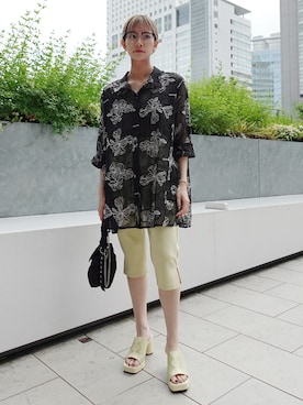 「sahara（サハラ）の【PRE ORDER】Flower Embroidery Over Shirt（シャツ/ブラウス、ブラック系）」を使った、MARTEさん（レディース・158cm）の夏コーディネート
